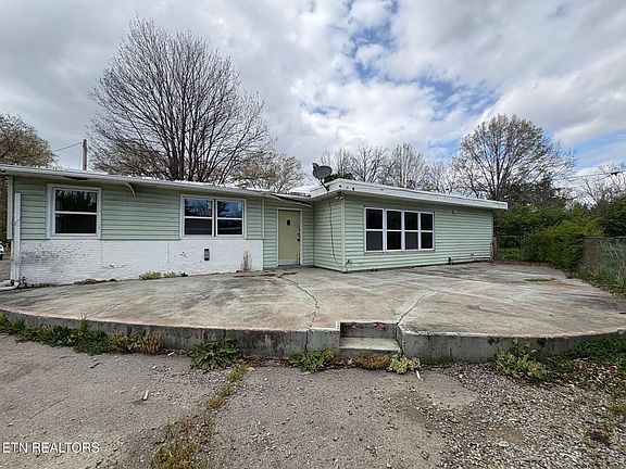 4th image of 121 Marietta Cir