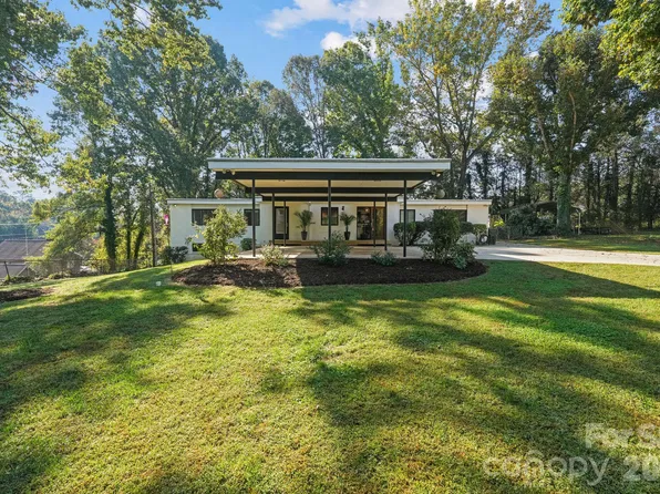 1077 19th Avenue Pl NW, Hickory, NC 28601