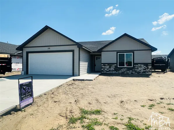 318 Rowland Cir, Garden City, KS 67846