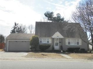 27 Durfee Rd, Tiverton, RI 02878