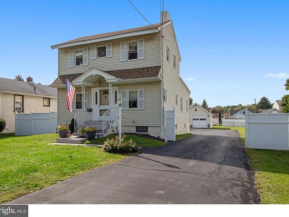 2nd image of 1039 Morton Ave
