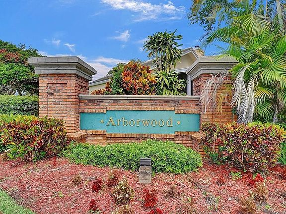 5th image of 2704 Pinewood Ct