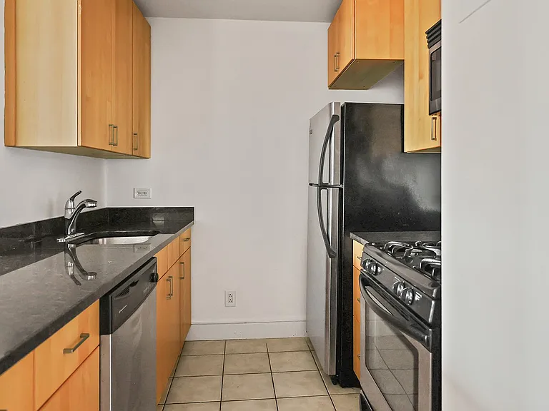 210 N 17th St #MAIN — Photo 5