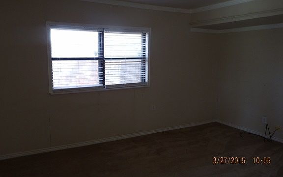 3rd image of 304 NW Woodridge Dr