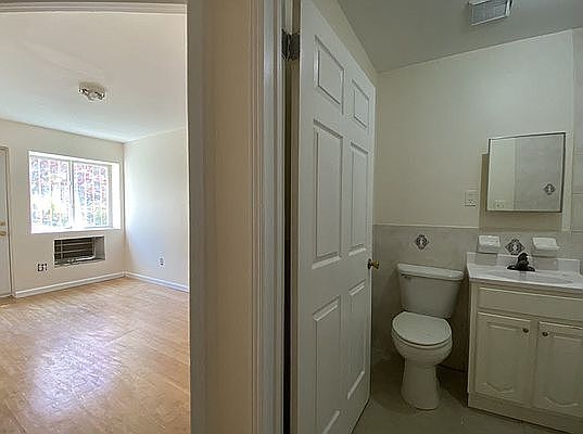 5th image of 242 Macdougal St Floor 1