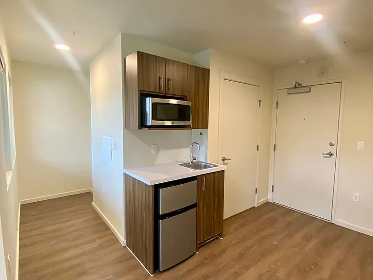 Plaza Apartments — Photo 96