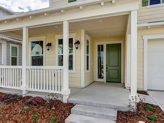 2nd image of 906 Woodbury Ln