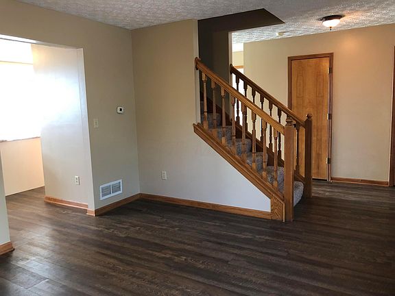 3rd image of 1723 Cloverdale Dr