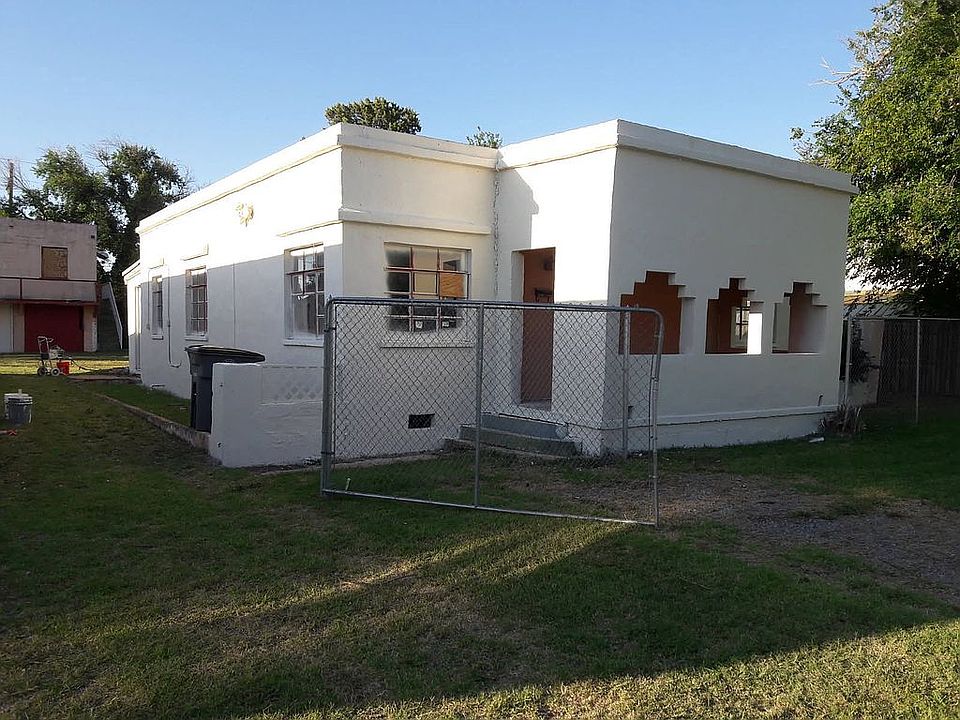 2nd image of 1707 SW D Ave