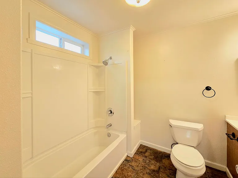 703 Pioneer Ave — Photo 4