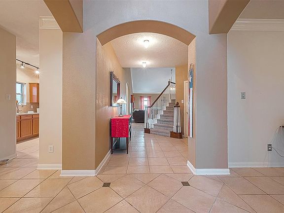 5th image of 214 Brazos Hill Ln