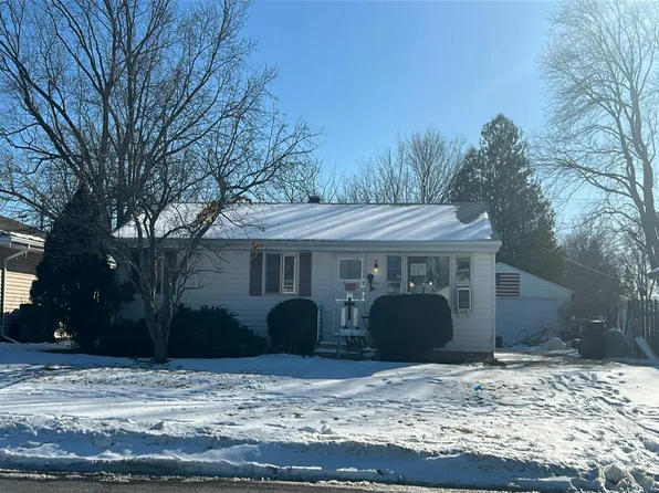 2221 Evans Ave, Loves Park, IL 61111