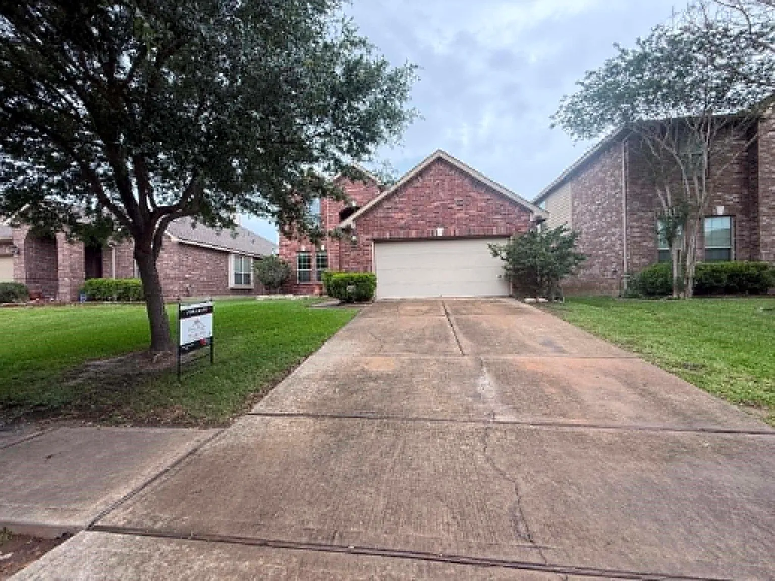 4 bed, 3.5 bath, 2656 sqft, $2,300 — Photo 2