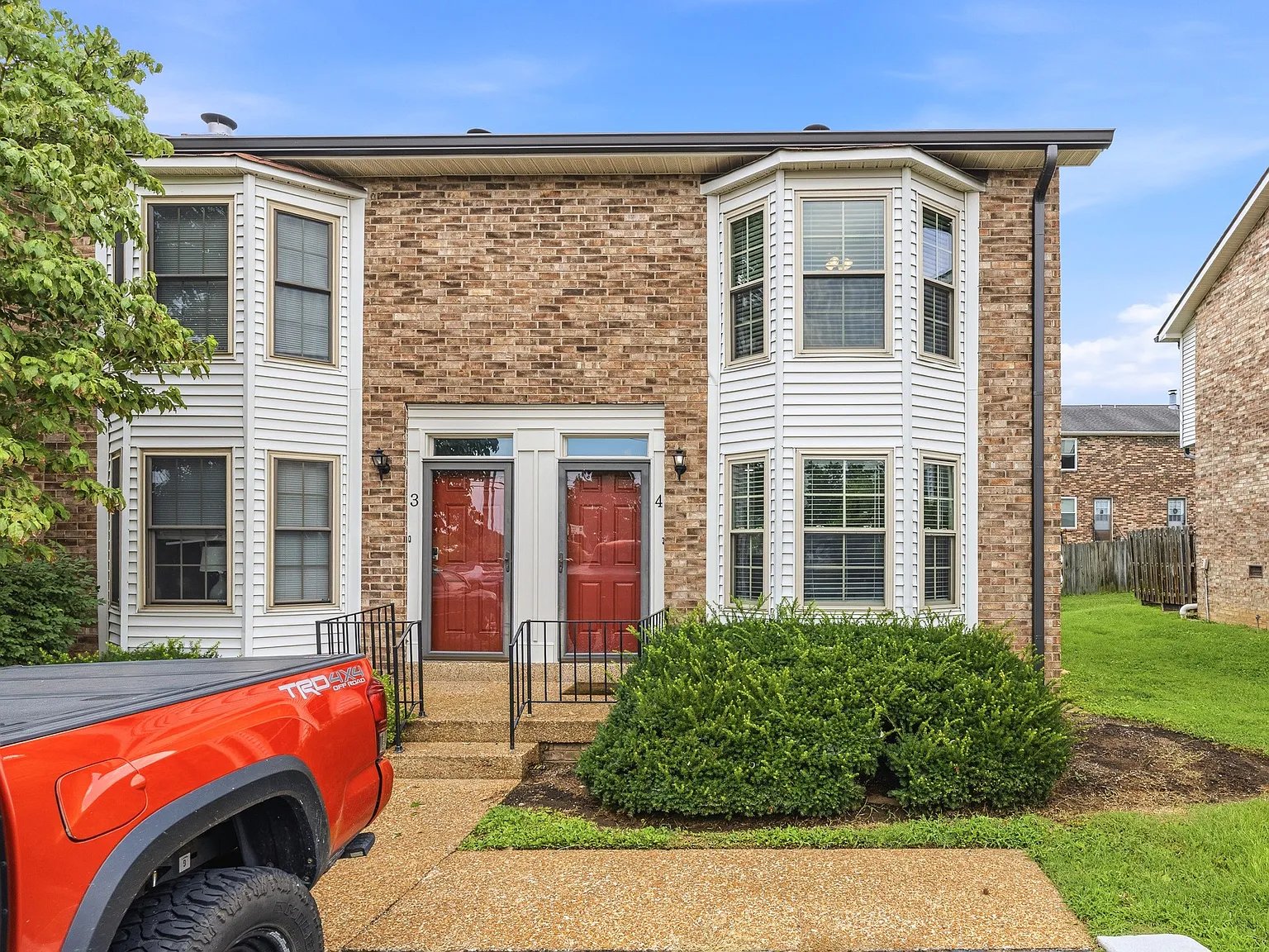 2 bed, 1.5 bath, 1090 sqft, $1,650 — Photo 2