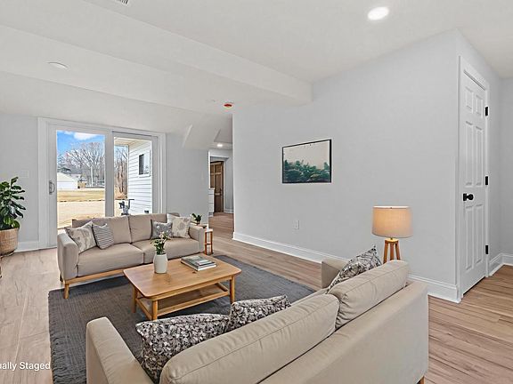 3rd image of 4227 Chestnut AVENUE