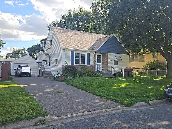 3rd image of 238 Macarthur St E