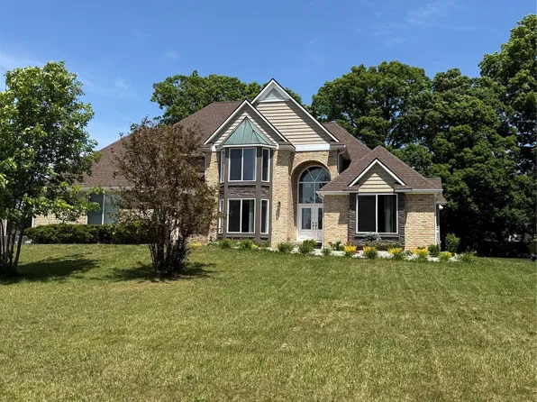 1217 Kings Carriage Rd, Grand Blanc, MI 48439