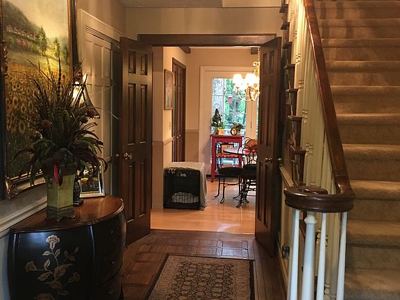 Foyer looking in to breakfas