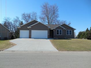 4302 N Skyway Ln, Appleton, WI 54913