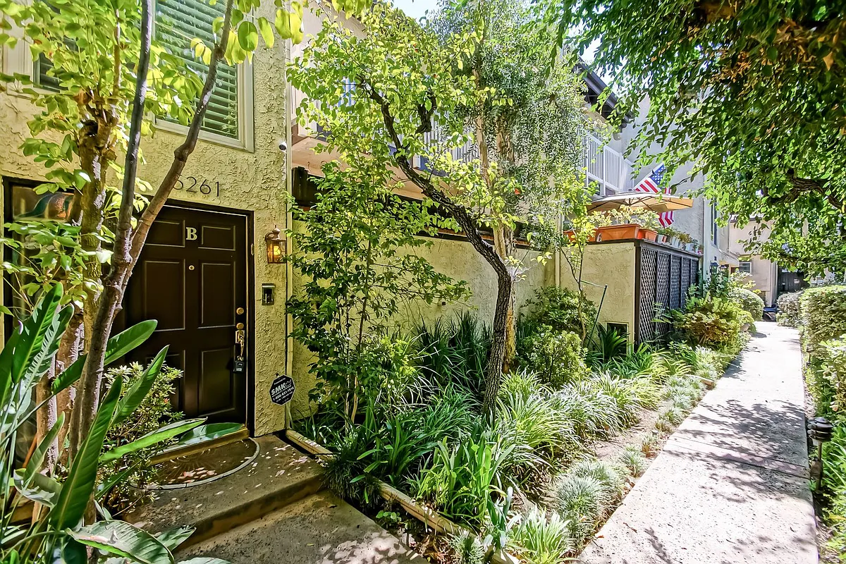 Building Photo - 5261 Coldwater Canyon Ave #B