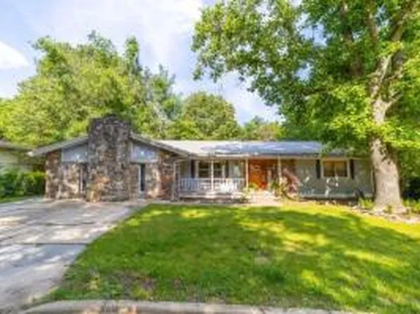 319 N Hickory St, Harrison, AR 72601
