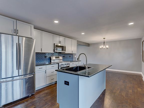 5th image of 302 Shady Ln
