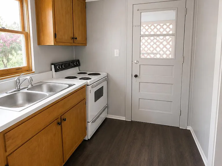 502 Lee St #1 — Photo 10