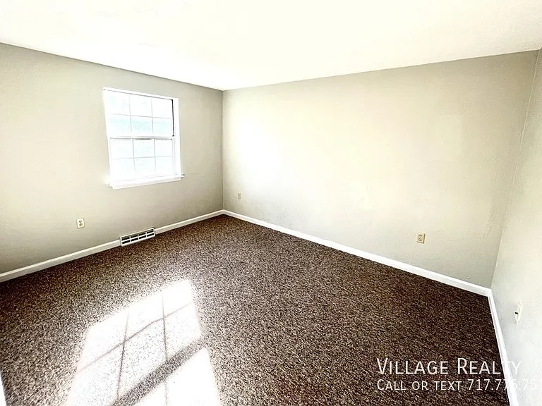 Apple Valley Dr — Photo 8