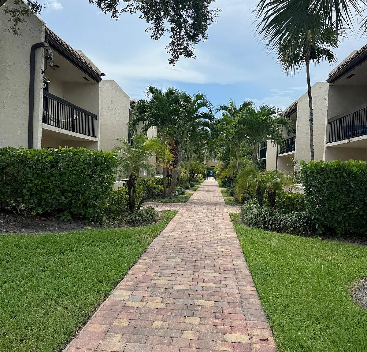 2 bed, 1095 sqft, $2,450 — Photo 1