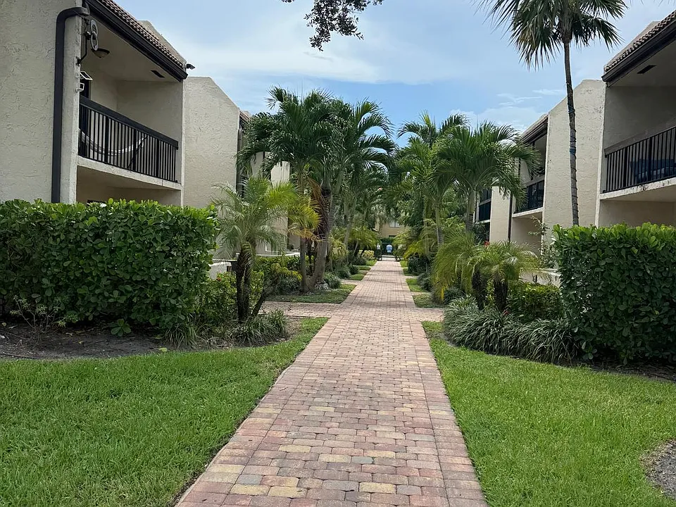 721 SE 1st Way #C17
