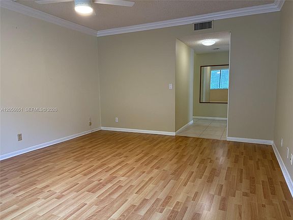 5th image of 435 Lakeview Dr APT 201