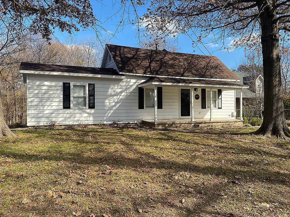 2nd image of 409 E Spring St