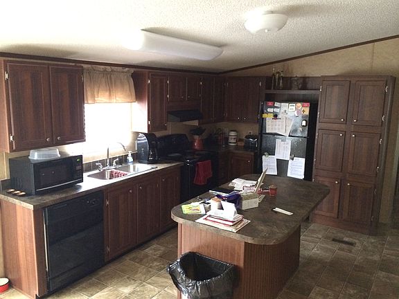 3rd image of 201 Black Oak Dr