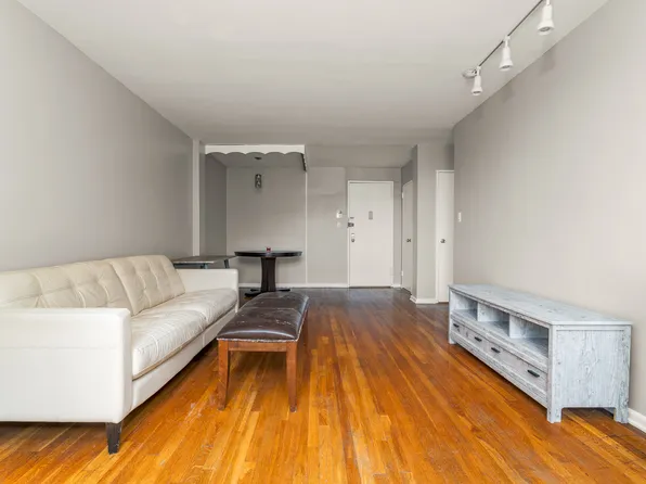 3065 Sedgewick Avenue image 2 of 13