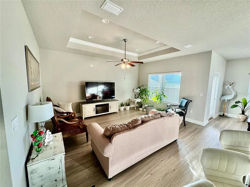 3 bed, 2.0 bath, 1635 sqft, $2,900 — Photo 3