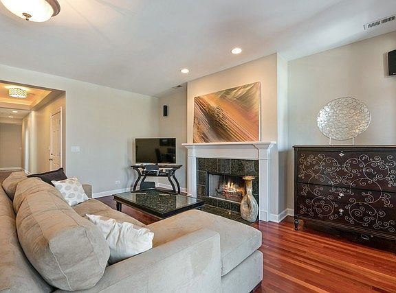 4th image of 1951 W Cortland St APT 2