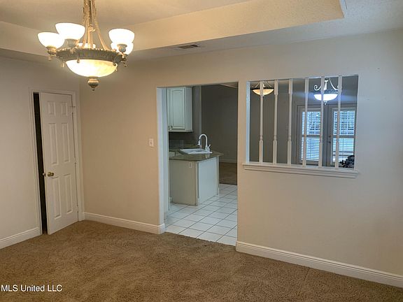 4th image of 11058 Oakcrest Dr