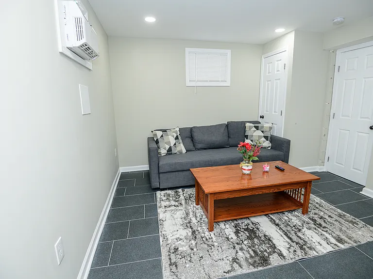 8007 Prince Georges Dr — Photo 18