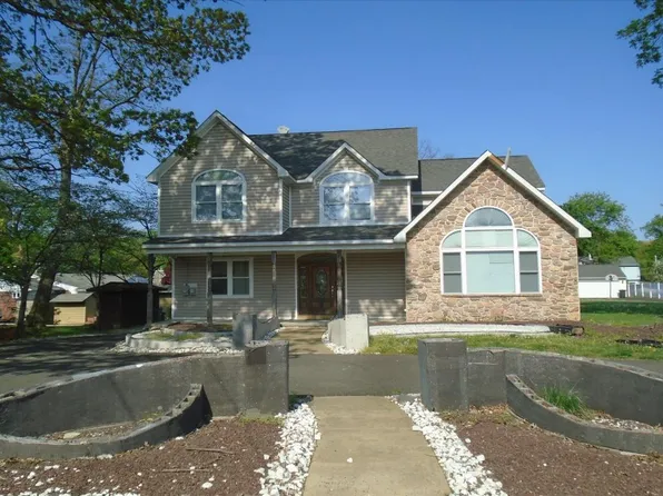 827 Hulmeville Rd, Langhorne, PA 19047