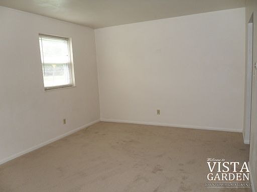 2nd image of 1036 Patricia Dr APT 4