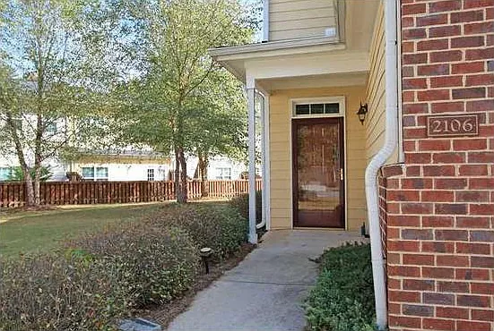 2106 Brimfield Ct NW — Photo 2