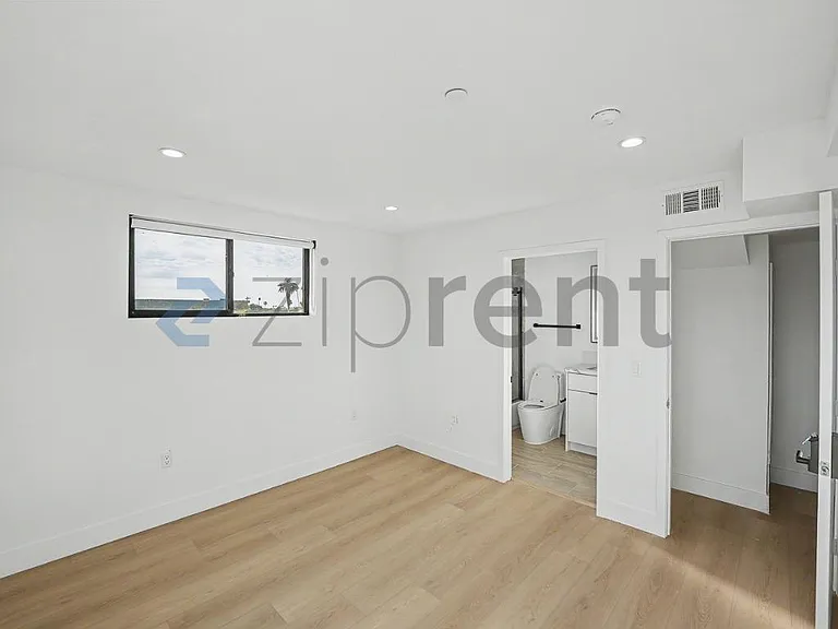 1438 W 37th Dr — Photo 14