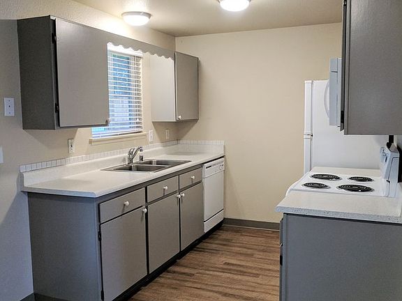 4th image of 17506-17508 8th Avenue Ct E #17506