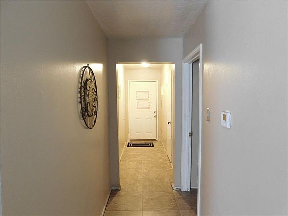 3rd image of 4907 Macridge Blvd