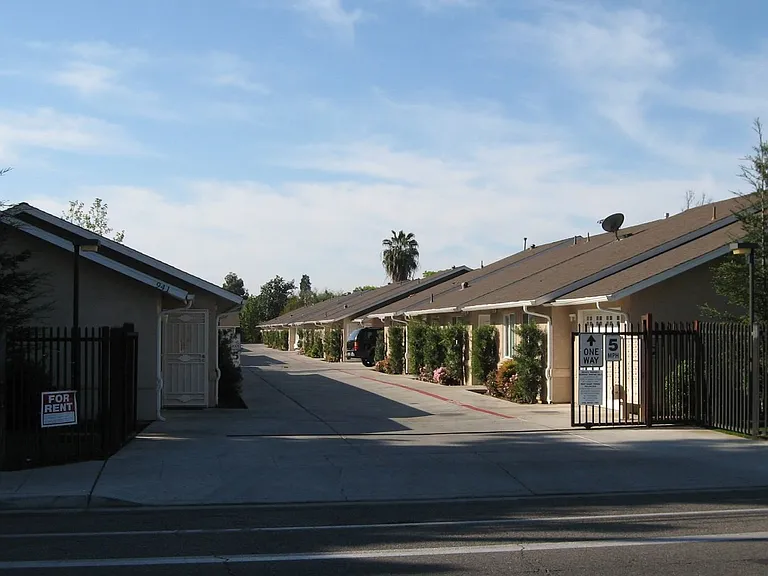 La Casa Elegante Apartments — Photo 19
