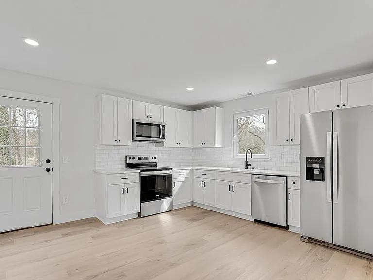 1618 Sigmon St — Photo 13