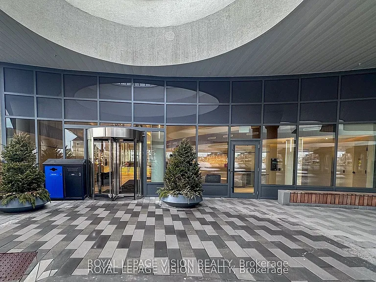 5105 Hurontario St #426 — Photo 28