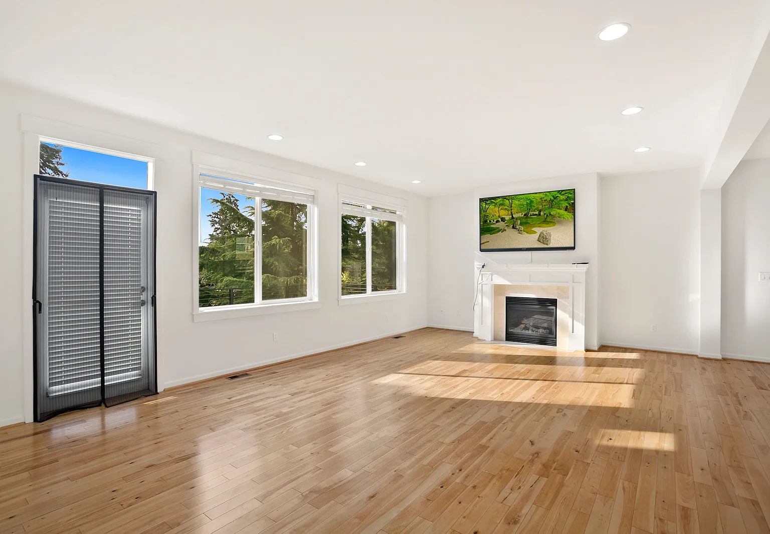 5 bed, 3.5 bath, 3750 sqft, $5,750 — Photo 3