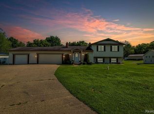 7287 E Holly Rd, Holly, MI 48442