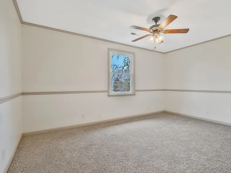 115 Pascal Dr — Photo 11